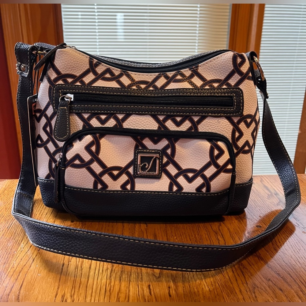 Stone Mountain white and navy leather purse shoulder bag. New